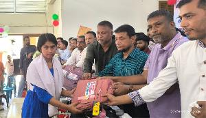 বাউফলে ছাত্রদলের পক্ষ থেকে ১৩০ কীর্তি শিক্ষার্থীকে শিক্ষা উপকরণ ও ফলদ চারা উপহার