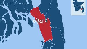 চট্টগ্রামে নিয়ন্ত্রণহীন বাসের চাপায় প্রাণ গেল দুই পোশাক শ্রমিকের