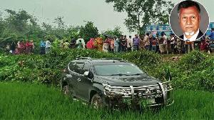 নিয়ন্ত্রণ হারিয়ে ধানক্ষেতে খাদ্য প্রতিমন্ত্রীর গাড়ি