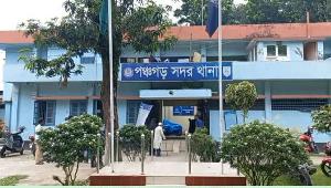 নারীসহ মসজিদের খতিব আটক, এলাকায় চাঞ্চল্য