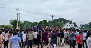 অপ্রতিম হত্যাকাণ্ডের বিচার দাবিতে উত্তাল কুবি, মহাসড়ক অবরোধ