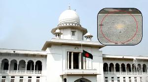 এবার হাইকোর্টের সামনে ককটেল বিস্ফোরণ