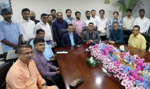 সেরা ‘সাংবাদিক সম্মাননা’ পেলেন ইস্ট ওয়েস্ট মিডিয়ার ১৭ সাংবাদিক