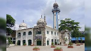 হাজীগঞ্জ বড় মসজিদ ওয়াকফ এস্টেট নিয়ে অপপ্রচার: স্বার্থ রক্ষা করতে গিয়ে মোতওয়াল্লী নাজেহাল