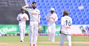 হাফ সেঞ্চুরিয়ান রহমত শাহকে ফেরালেন এবাদত