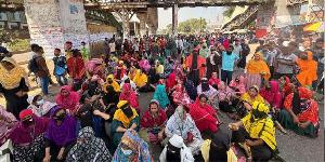 উত্তরায় আজও পোশাক শ্রমিকদের সড়ক অবরোধ, তীব্র যানযট