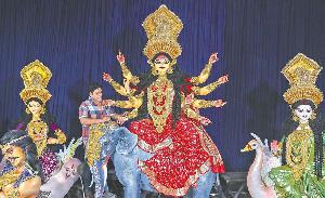 শারদীয় দুর্গাপূজার ষষ্ঠী আজ