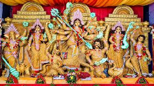চিনিগুঁড়া ধানে দুর্গাপ্রতিমা, নজর কাড়ছে ব্যতিক্রমী শিল্পকর্ম