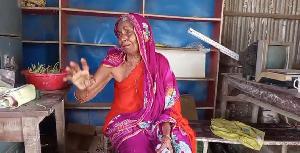 চার ছেলে এক মেয়ে, তবু ভিক্ষা করে দিন চলে মুক্তিযোদ্ধার স্ত্রী ফাতেমার