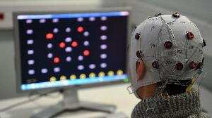 চীনে প্রথমবার হাসপাতাল ওয়ার্ডে চালু হলো ব্রেইন-কম্পিউটার ইন্টারফেস