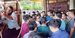 ইউএনও হস্তক্ষেপে ক্ষমা চাইলেন সেই স্টেশন মাষ্টার কামাল!