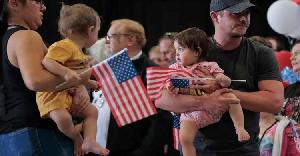 শ্বেতাঙ্গদের অগ্রাধিকার দিয়ে সর্বনিম্ন শরণার্থী কোটা ঘোষণা ট্রাম্পের