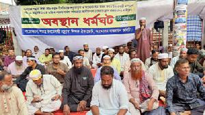 আজও প্রেসক্লাবের সামনে ইবতেদায়ি শিক্ষকরা, রবিবার যমুনা অভিমুখে লংমার্চের ঘোষণা