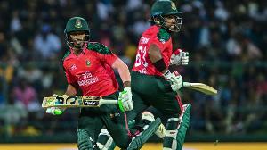 আক্রমণে এসেই পারভেজকে ফেরালেন চেজ