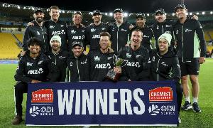 ব্যাটিংয়ে লজ্জার রেকর্ড গড়ে নিউজিল্যান্ডের কাছে ধবলধোলাই ইংল্যান্ড