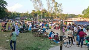 শত বছরের পুরোনো মাঠ বাজার-স্থাপনায় দখল