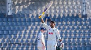 ১৭ ইনিংস পর ফিফটি, ডাবল সেঞ্চুরির পথে মাহমুদুল হাসান জয়