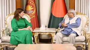 কার্যক্রম স্থগিত থাকায় আওয়ামী লীগ নির্বাচনে অংশ নিতে পারবে না: ব্রিটিশ মন্ত্রীকে প্রধান উপদেষ্টা