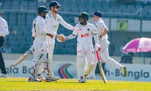 মুশফিক–লিটনের সেঞ্চুরিতে বাংলাদেশের প্রথম ইনিংস থামল ৪৭৬ রানে
