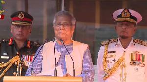 নির্বাচনে সশস্ত্র বাহিনীকে দক্ষতার সঙ্গে দায়িত্ব পালনের আহ্বান: প্রধান উপদেষ্টা