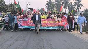 কালিয়াকৈরে ৩১ দফা বাস্তবায়নে বিএনপির লিফলেট বিতরণ
