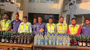 ভালুকায় মদবোঝাই একটি  পিকআপ জব্দ