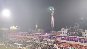 ফ্লাডলাইড–বিভ্রাটে খেলা বন্ধ