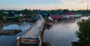 ইন্দোনেশিয়ায় বন্যায় মৃতের সংখ্যা ৪০০ ছাড়িয়েছে