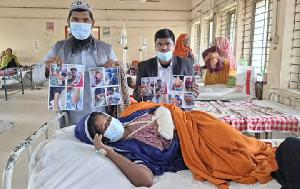 বৃদ্ধাকে পিটিয়ে হাত ভেঙে দিল প্রতিপক্ষরা ; হাসপাতালে শুয়ে কাতরাচ্ছেন