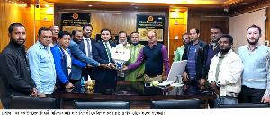 নবাগত ইউএনও কে ত্রিশাল প্রেস ক্লাবের ফুলেল শুভেচ্ছা